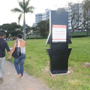 A polêmica dos totens&nbsp;publicitários